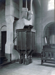 De preekstoel in de oorspronkelijke staat.
<br/>
Archief Stichting Vrienden van de Spieghelkerk, 1925